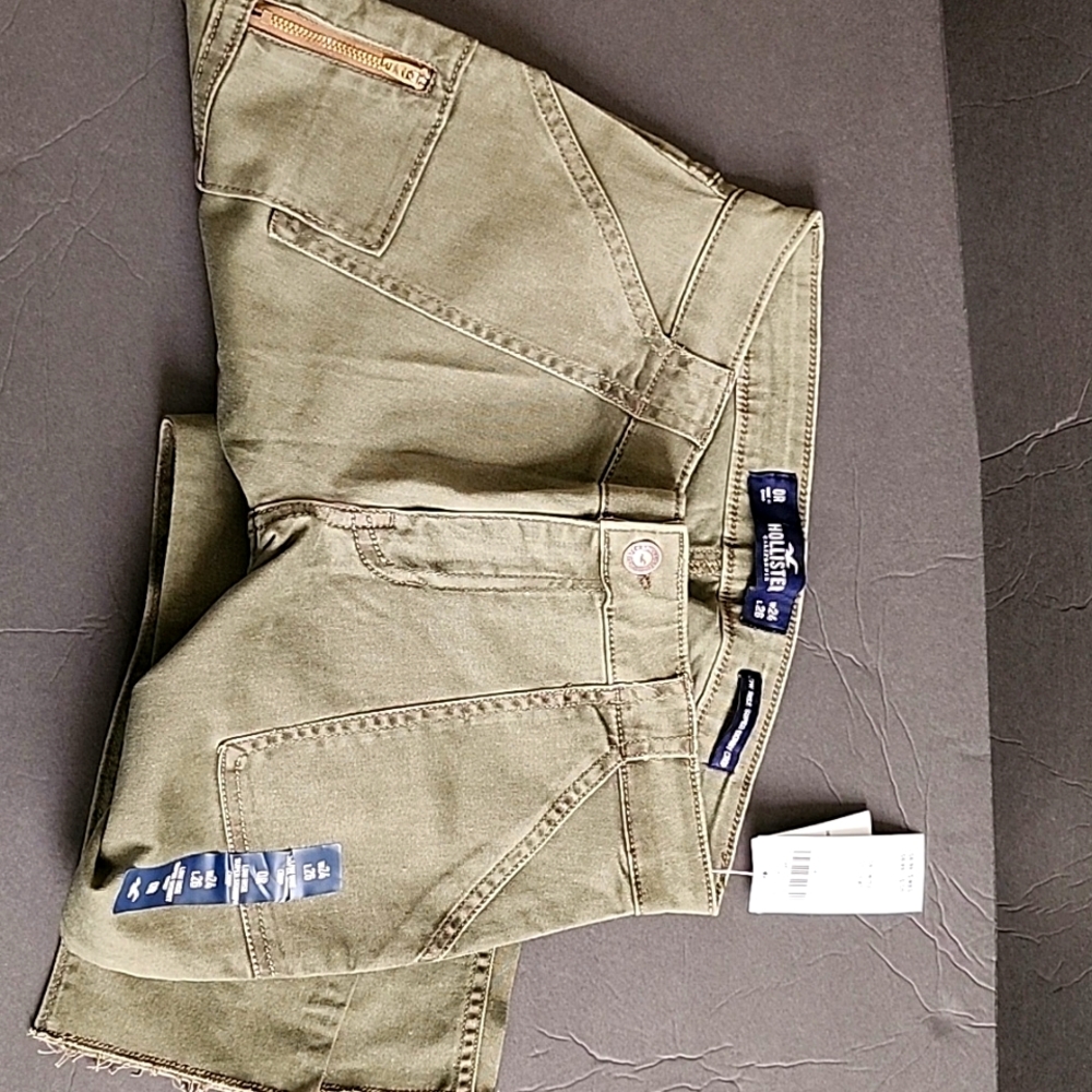 Women Hollister Low Rise Super Skinny Crop Pants, Size W24 L26, olive color
